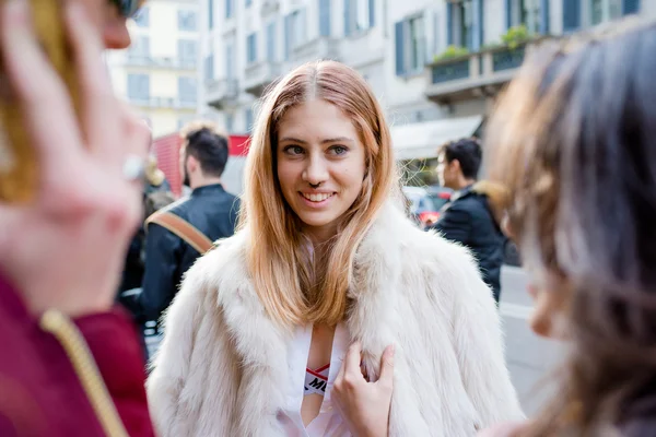 Módní modely během Milan Fashion Week — Stock fotografie