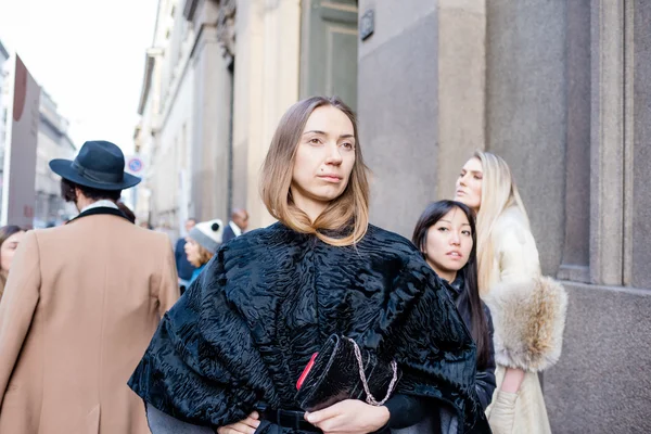 Módní modely během Milan Fashion Week — Stock fotografie