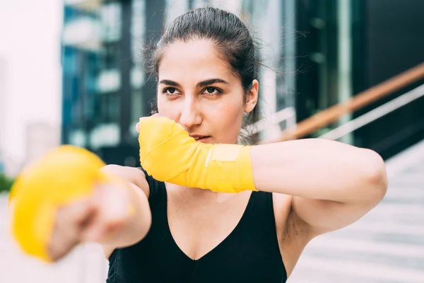 Bokser kobieta boks — Zdjęcie stockowe