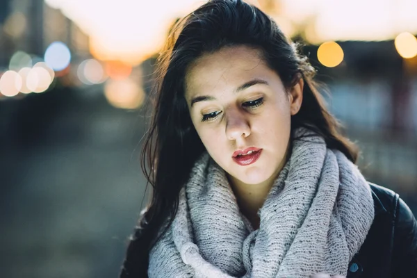 Jovem mulher bonita — Fotografia de Stock