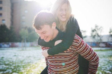 genç bir çift aşık otantik