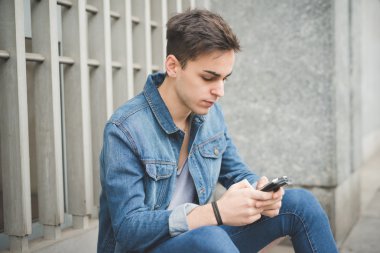 Alternatif koyu model adam