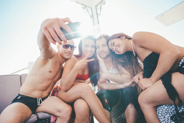 Multiethnic friends taking selfie — Stock Photo, Image