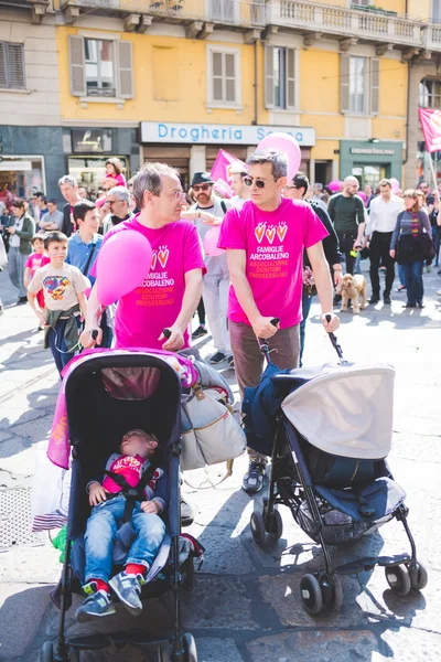 Manifestación de parejas solteras en Milán . —  Fotos de Stock