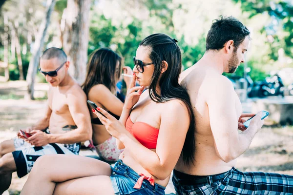 Freunde Frauen und Männer — Stockfoto