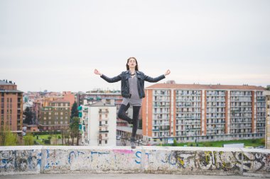 Banliyöde ücretsiz duygu kız 