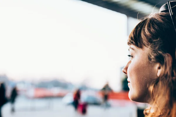 Woman looking outside window — Stock Photo, Image