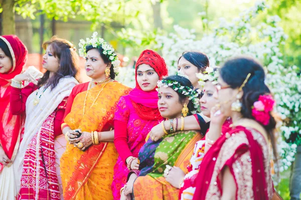 Personas que celebran el año nuevo de Bangladesh — Foto de Stock