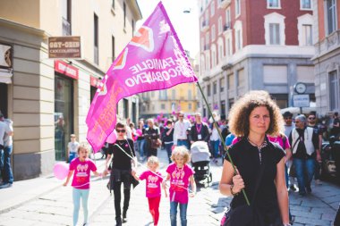 evli olmayan çiftler tezahürü Milano.