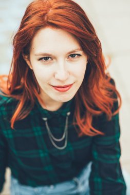 Yakışıklı beyaz Kızıl saçlı kadın