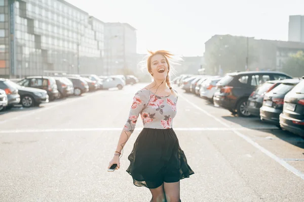 Woman listening music and dancing — Stock Photo, Image