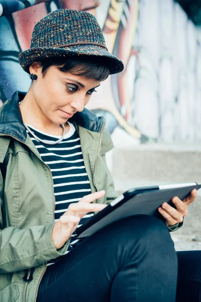 Woman holding a tablet — Stock Photo, Image