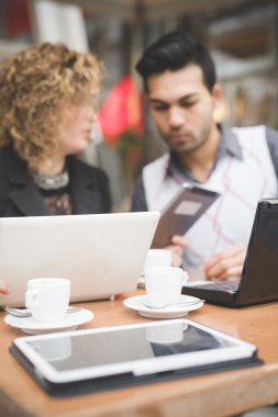 Çalışma çok ırklı iş adamları