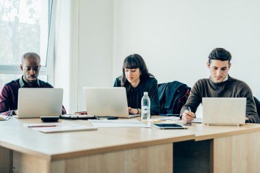 Çalışma çok ırklı iş adamları