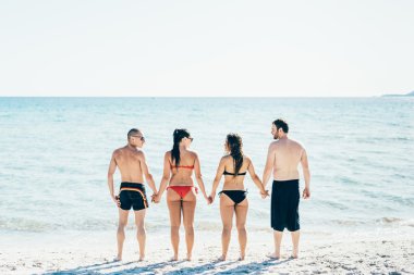 Beach deki yaz arkadaş 