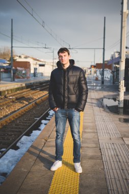 yakışıklı delikanlı