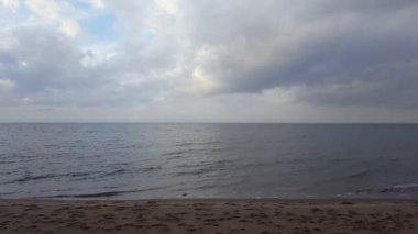 sahil üzerinde çökmesini dalgalar deniz