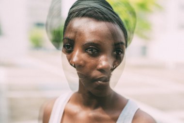 genç güzel zenci kadın