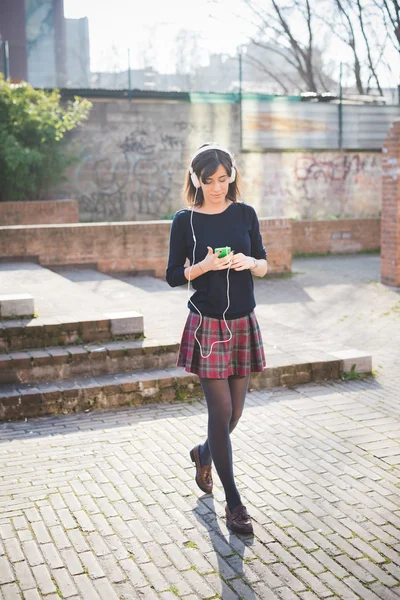 Jonge mooie vrouw — Stockfoto