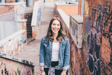 genç yakışıklı kadın poz 