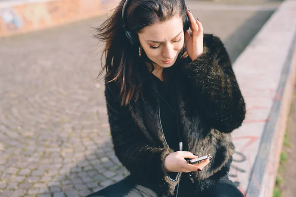 Jonge mooie indie vrouw — Stockfoto