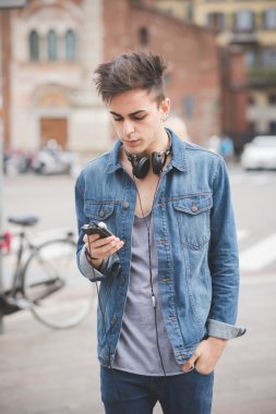 yakışıklı delikanlı