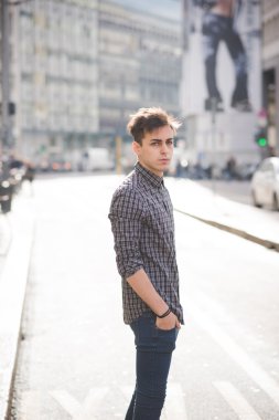 yakışıklı delikanlı