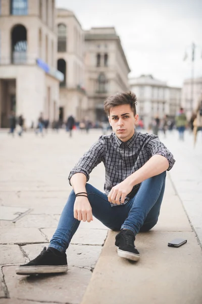 Joven hombre guapo — Foto de Stock