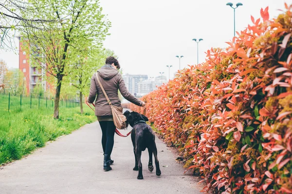 Back view of young woman walking outdoor — Stock Photo, Image