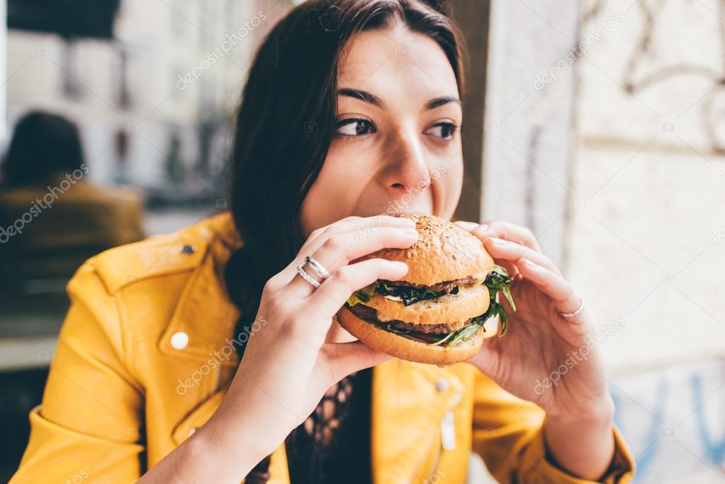 woman eating an hamburger 
