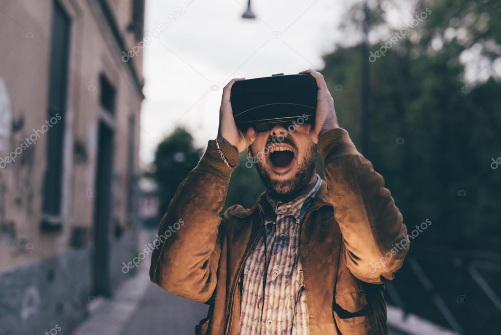 man using 3D viewer 