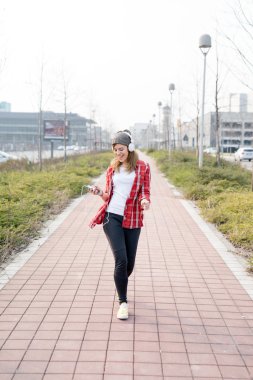 yürüyüş ve sokak dans kız 