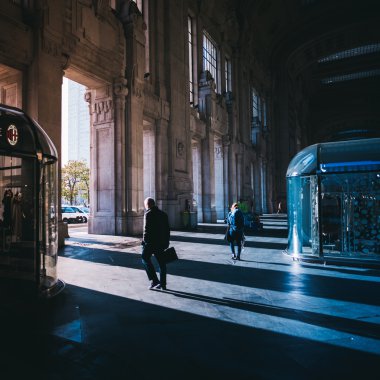Milano Merkez İstasyonu'adam çıkış