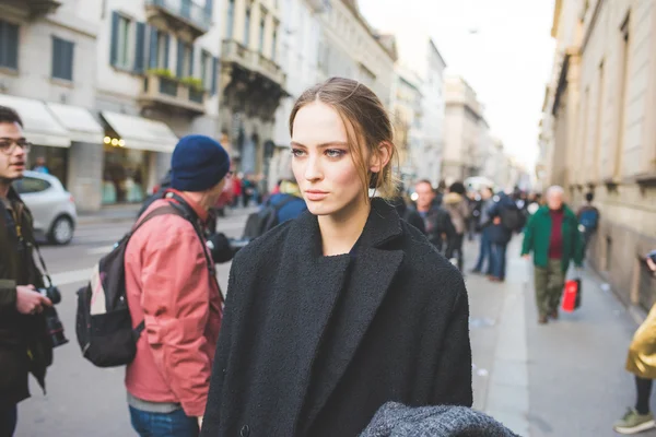 Le persone durante la settimana della moda di Milano — Foto Stock