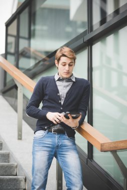 çağdaş işadamı tablet kullanma