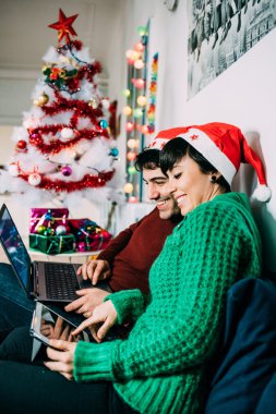 bilgisayar kullanılarak Çift