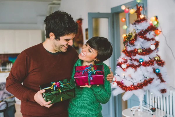 Paar bedrijf geschenken — Stockfoto