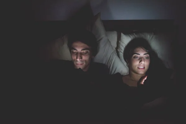 Young Couple Resting Bedroom Night Using Smartphone Ignoring — Stock Photo, Image