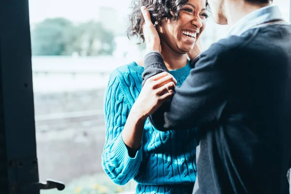 Multi Tiethisch Paar Liefde Hebben Plezier Samen — Stockfoto