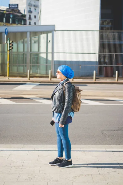 Mujer Joven Árabe Usando Hijab Aire Libre — Foto de Stock