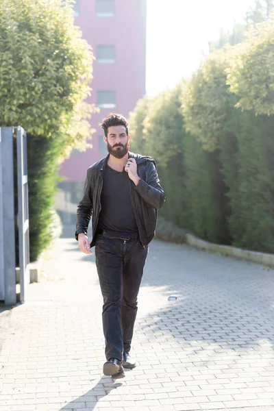 Young Man Bearded Outdoor Walking — Stock Photo, Image