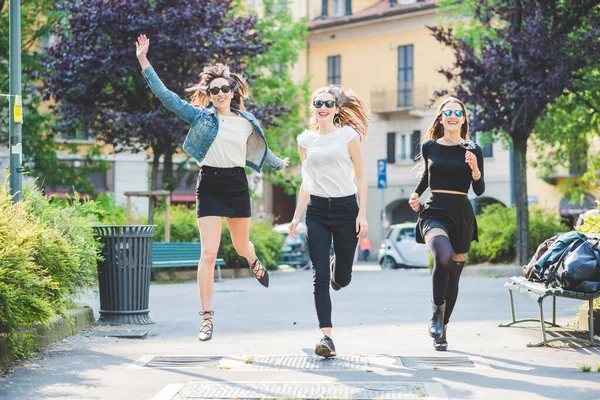 Three Young Beautiful Cacuasian Women Millennials Outdoor City Running Jumping — Stock Photo, Image