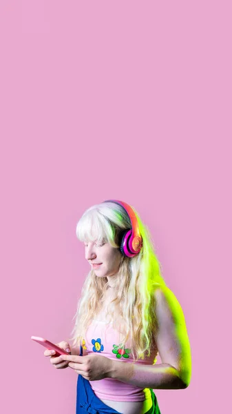 Isolated Caucasian Young Woman Using Smartphone Headphones Listening Music Watching — Stock Photo, Image