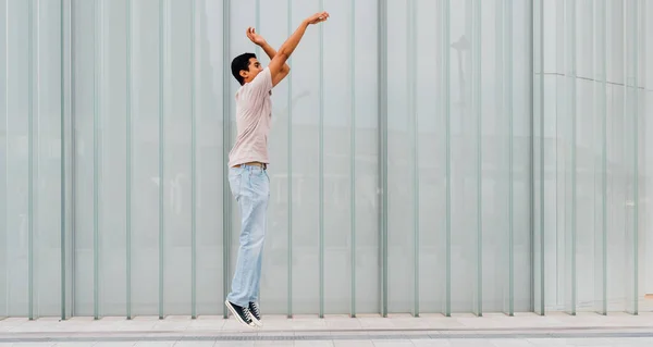 Jovem Asiático Homem Jogando Basquete Com Livre Jogar Gesto Livre — Fotografia de Stock