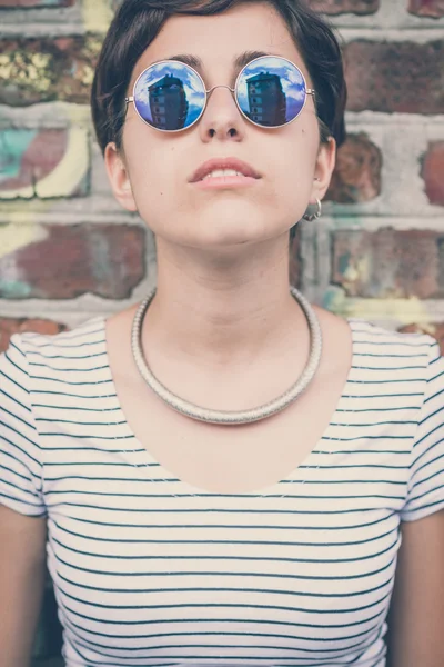 Joven mujer hipster — Foto de Stock