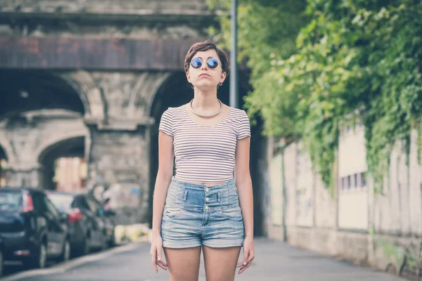 Unga hipster kvinna — Stockfoto