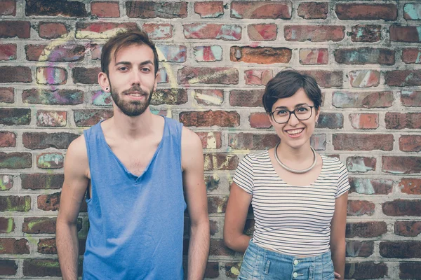 Casal de amigos jovem e mulher — Fotografia de Stock