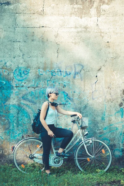 Hipster woman with headphones — Stock Photo, Image