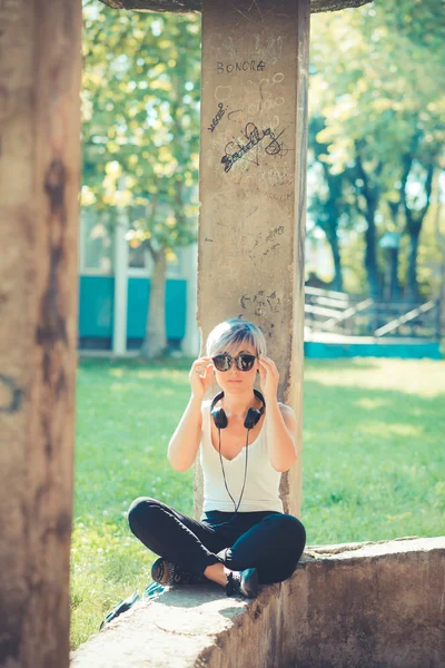 Hipster woman with headphones — Stock Photo, Image