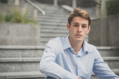 Genç model hansome sarışın adam